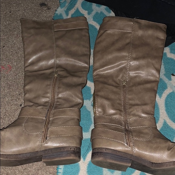 Boots - Picture 5 of 6